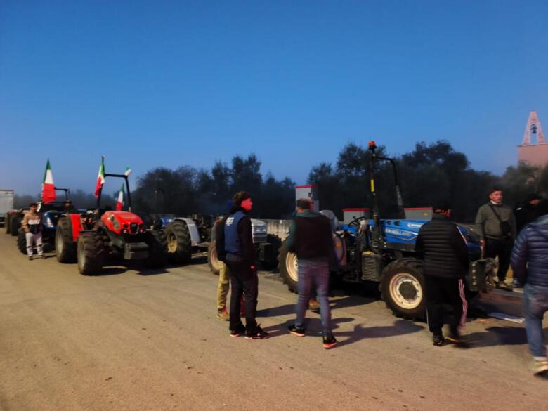 manifestazione trattori bitonto