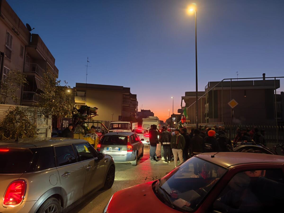 Caro vita, le proteste non si fermano in Puglia: agricoltori e autotrasportatori in piazza a Bitonto – FOTO e VIDEO