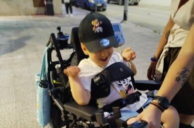 Trani, una nuova auto per il piccolo Marco: gara di solidarietà per la sua libertà