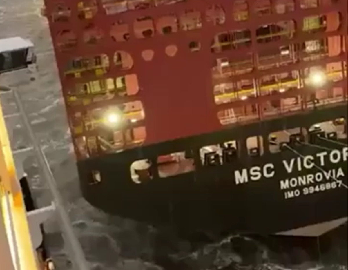 Nave da crociera urta due cargo nel porto di Bremerhaven in Germania: indagini sul capitano – VIDEO