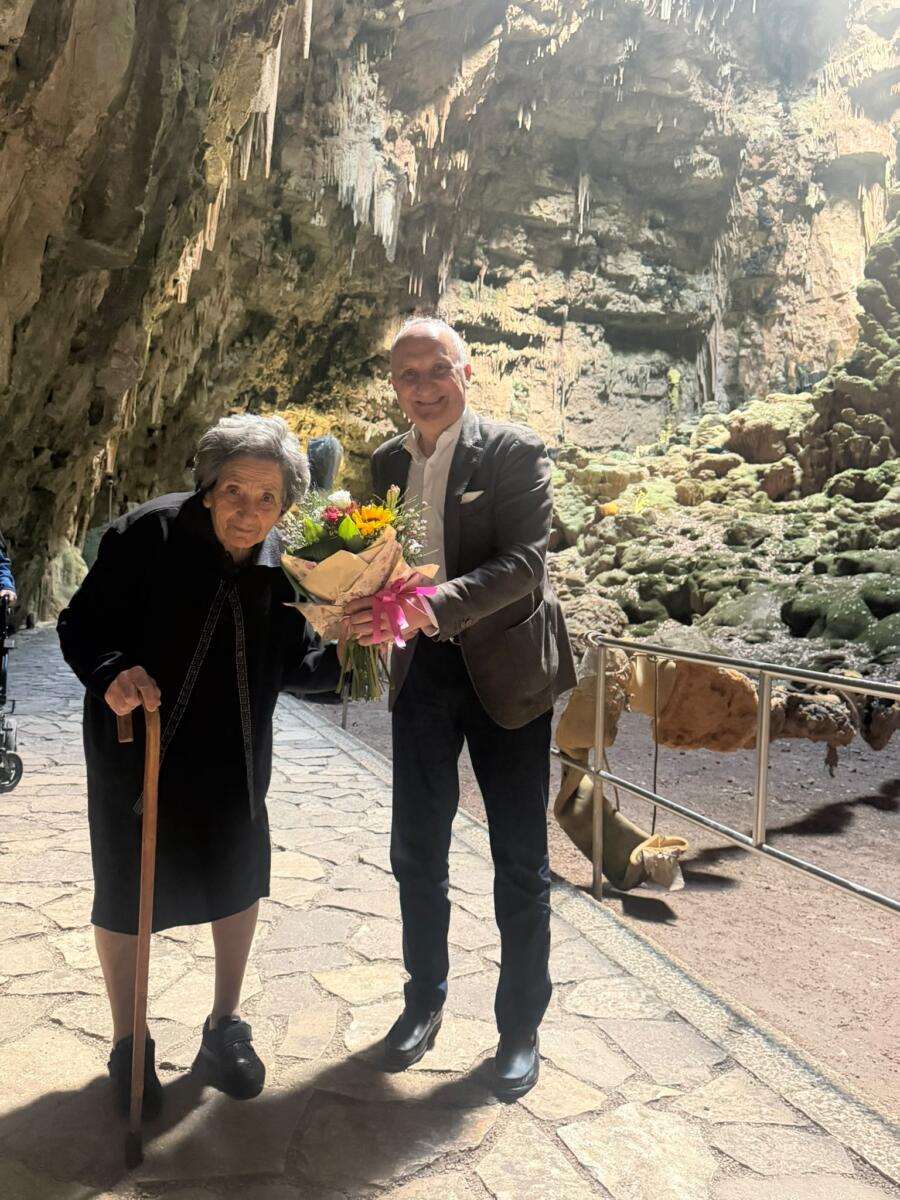 Castellana, a 98 anni visita per la prima volta le Grotte: il sogno esaudito di nonna Maria Giuseppa