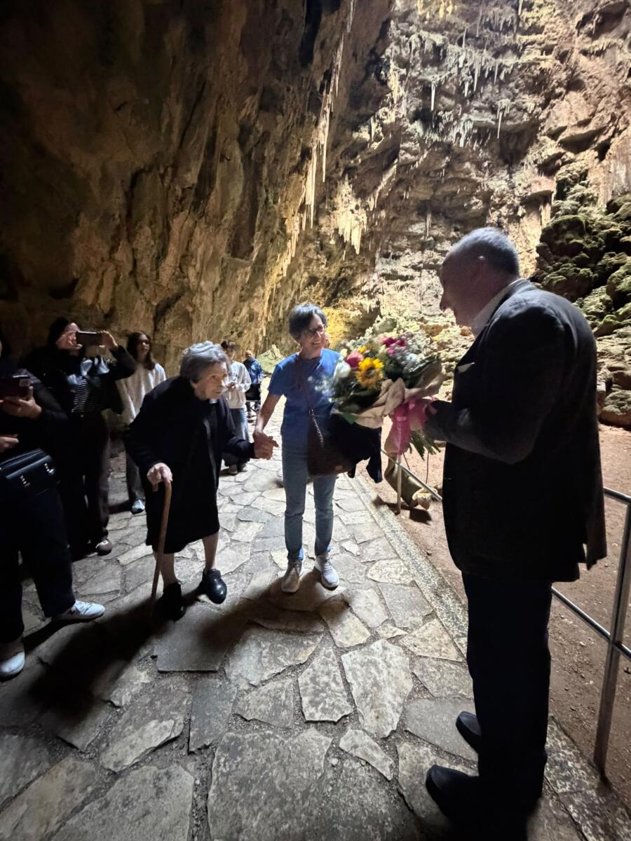 Castellana, a 98 anni visita per la prima volta le Grotte: il sogno esaudito di nonna Maria Giuseppa