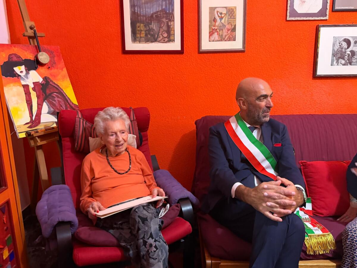 Bari celebra i 106 anni di nonna Maria Stramaglia: la visita e gli auguri del sindaco Leccese Bari celebra i 106 anni di nonna Maria Stramaglia: la visita e gli auguri del sindaco Leccese