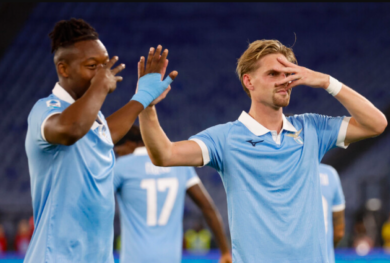 Serie A, la Lazio travolge il Sassuolo 6-2. Vincono in rimonta Roma e Como