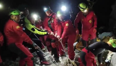 Sardegna, frana nella grotta di Gorropeddu: corsa contro il tempo per salvare uno speleologo – VIDEO