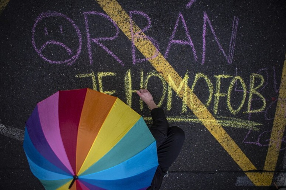 Svolta in Ungheria, il Parlamento elimina le norme anti-Lgbt+ dell’era Orbán Svolta in Ungheria, il Parlamento elimina le norme anti-Lgbt+ dell’era Orbán