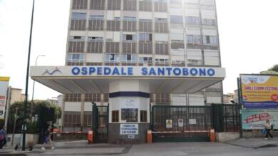 Marcianise, 13enne accoltellato nel parcheggio di un centro commerciale: è in gravi condizioni