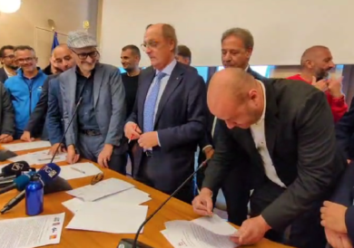 Ex Ilva, intesa bipartisan in Regione Puglia: firmato il patto per la produzione e la decarbonizzazione – VIDEO