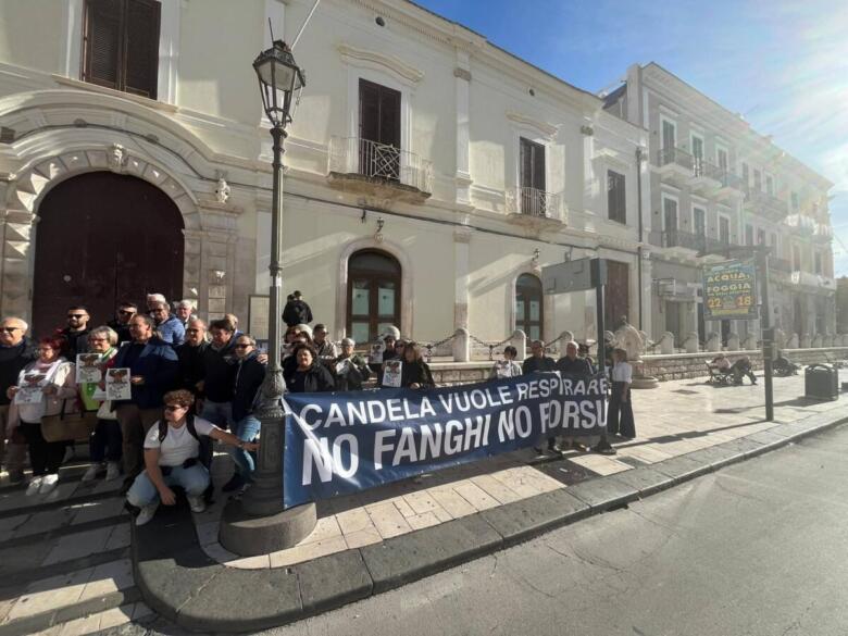 manifestazione cittadini candela