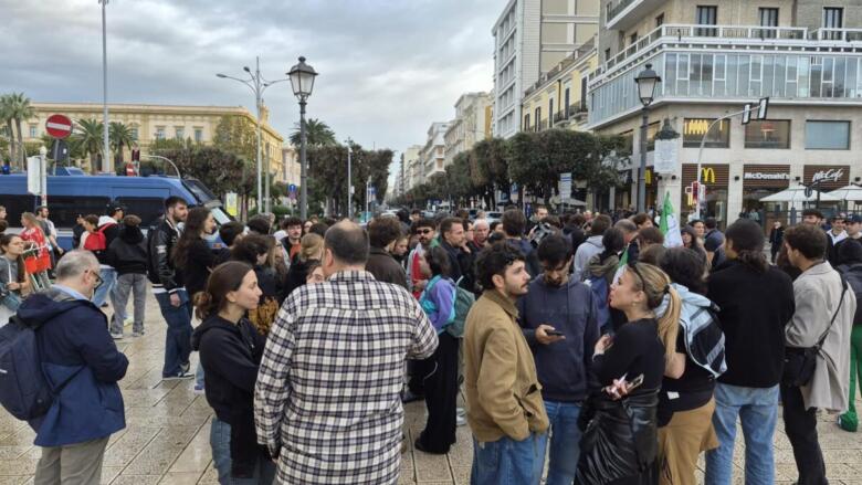 manifestazione piazza del ferrarese