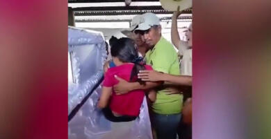 Guatemala, 15enne si risveglia nella bara durante la veglia funebre – VIDEO