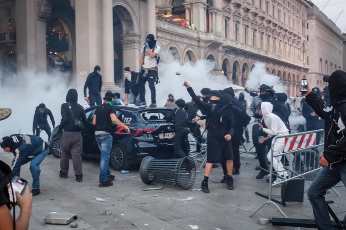 Milano devastata e parte la fiera stucchevole dei «Sì, però» Milano devastata e parte la fiera stucchevole dei «Sì, però»