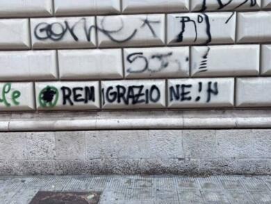 Bari, scritte e simboli neofascisti all’esterno dell’Università. La denuncia: «Vogliono intimidirci»