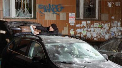 Ucraina, drone russo colpisce una scuola a Kiev, Mosca rivendica raid su centri logistici e navi
