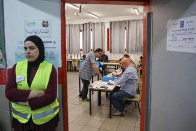 Israele, seggi aperti per il rinnovo della Knesset