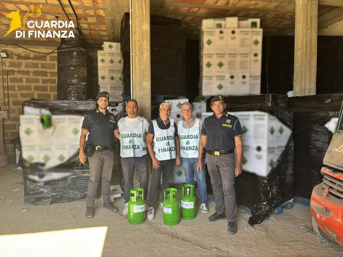 Castellaneta, sequestrate 43 tonnellate di gas refrigerante: erano stoccate in un deposito clandestino – VIDEO
