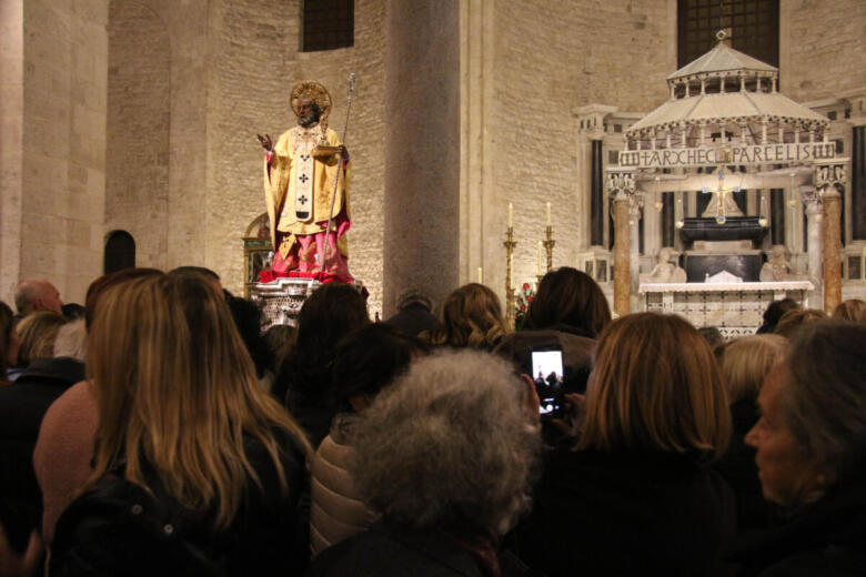 statua san nicola bari