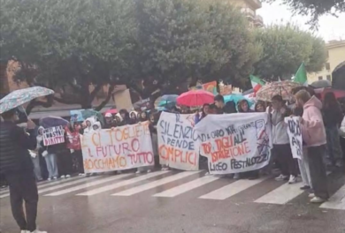 San Severo, duemila studenti in piazza: «Non chiediamo privilegi, ma diritti e investimenti»