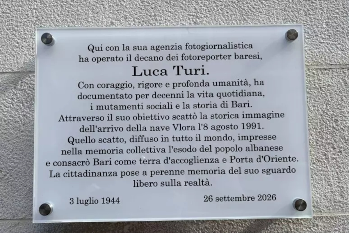 Bari, inaugurata una targa in memoria del fotoreporter Luca Turi: «Ora un premio in suo nome» Bari, inaugurata una targa in memoria del fotoreporter Luca Turi: «Ora un premio in suo nome»