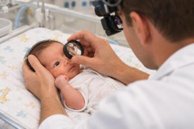 Acquaviva, neonato prematuro con retinopatia operato al “Miulli”: salva la vista del piccolo