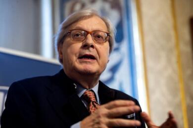 Roma, Vittorio Sgarbi ricoverato in terapia intensiva al Gemelli: «È in gravi condizioni»