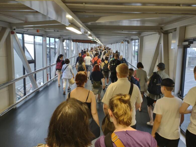 passeggeri bloccati in aeroporto